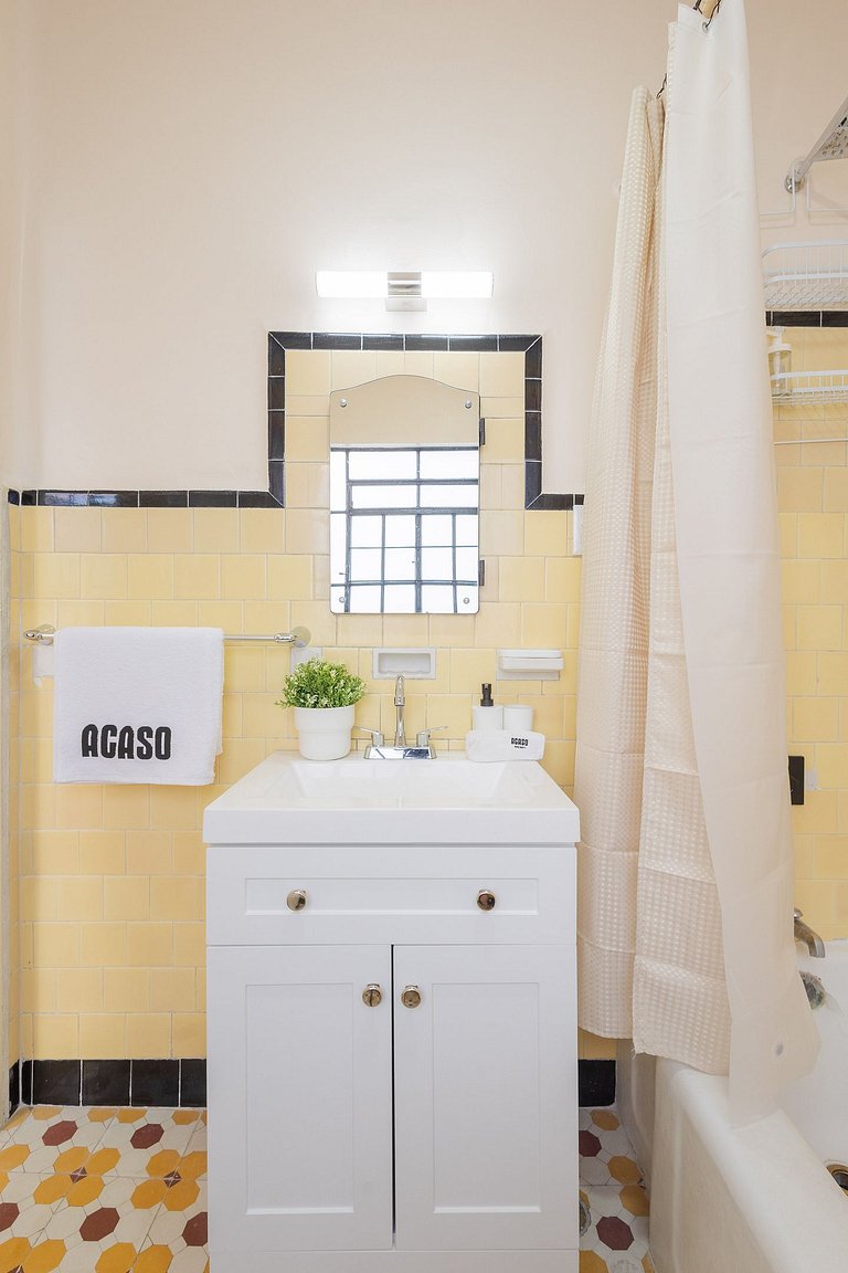 Casa céntrica con 4 habitaciones y estacionamiento