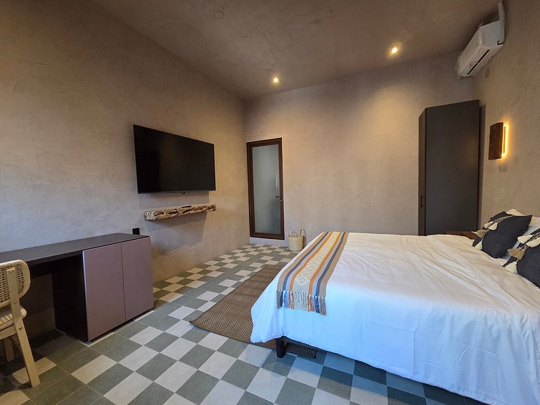 La Tierra Room | Terrace + Parking