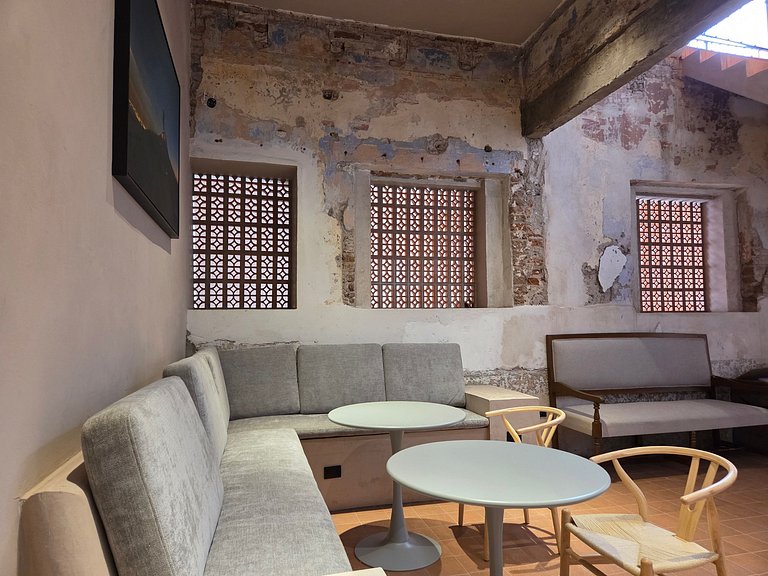 La Tierra Room | Terrace + Parking