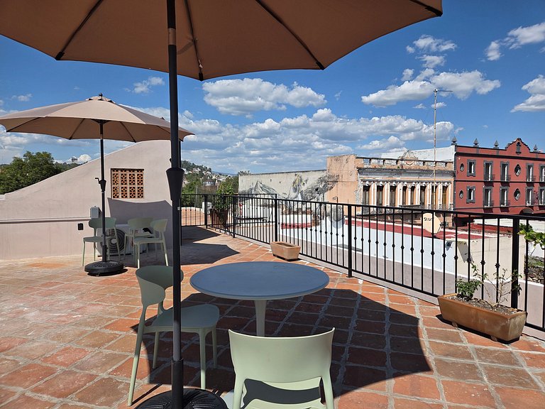 La Tierra Room | Terrace + Parking