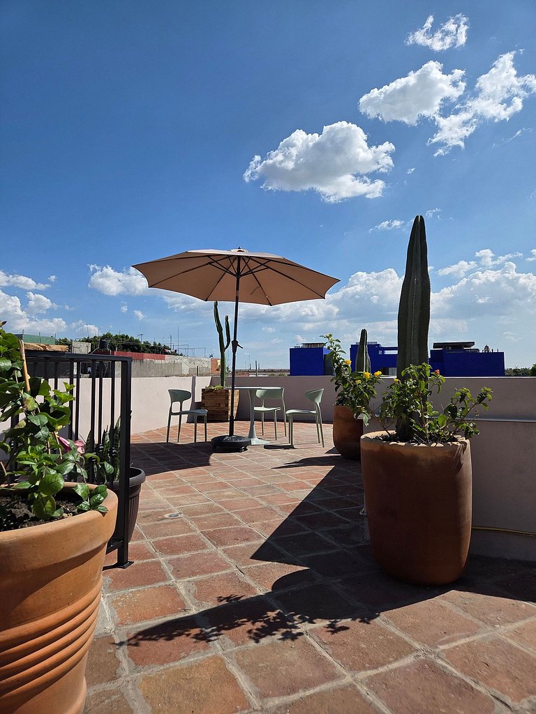 La Tierra Room | Terrace + Parking