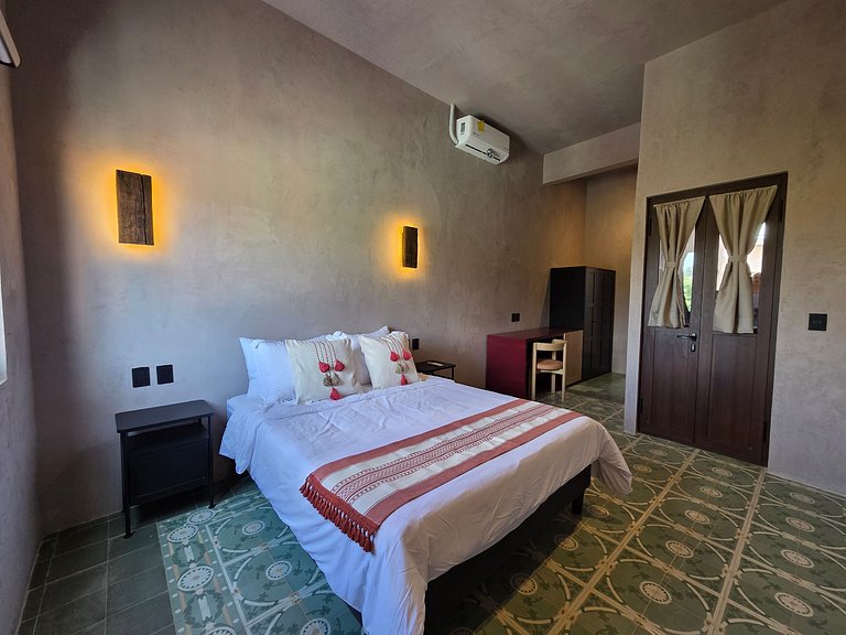 La Arcilla Room | Parking. Laundry Service