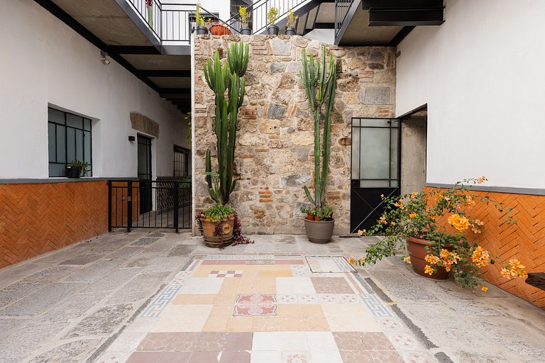 Casona 212 | Style, Connectivity & Parking