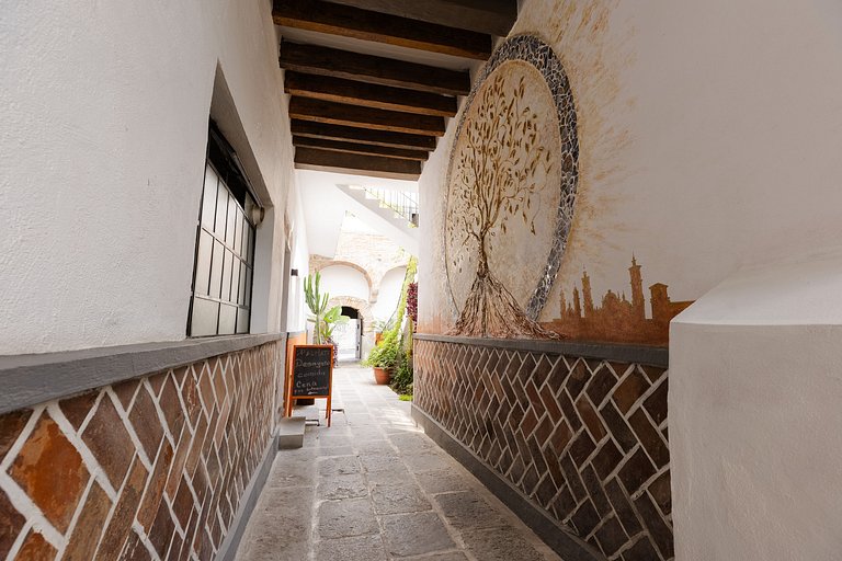 Casona 212|Apt in Prime Downtown Location+ Parking