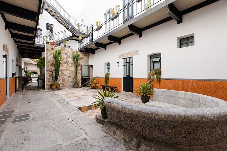 Casona 212 | Design & Connectivity Near Downtown